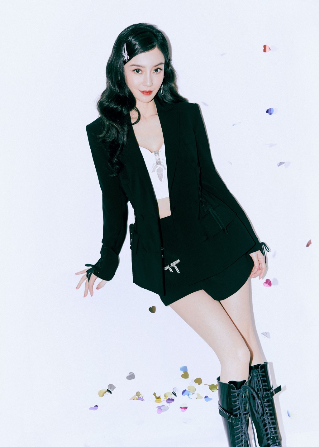 小露性感嘅秋冬look。